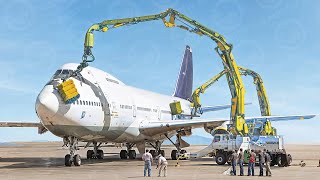 How This Skinny Robot Arm Washes Giant Boeing 747 Airplanes in Minutes