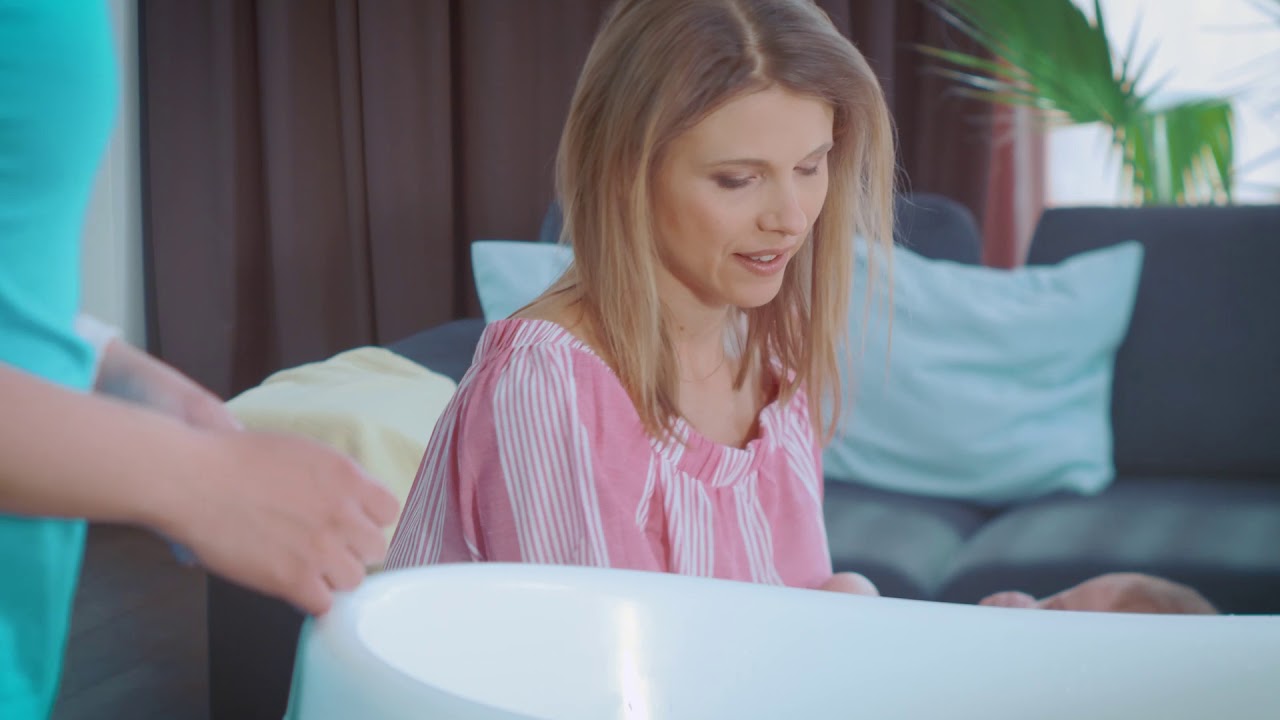 Bathing Newborn How to bathe a newborn baby YouTube