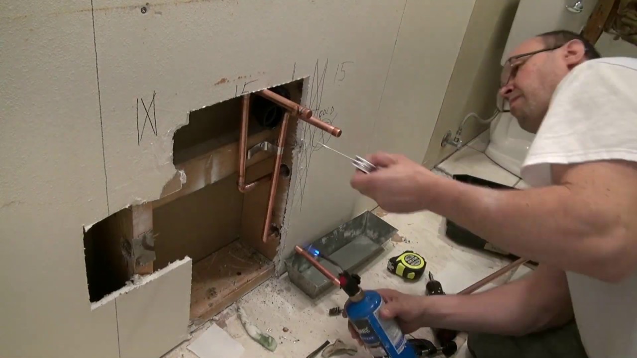 Move Hot and Cold water line. Перенос горячей и холодной воды в стене
