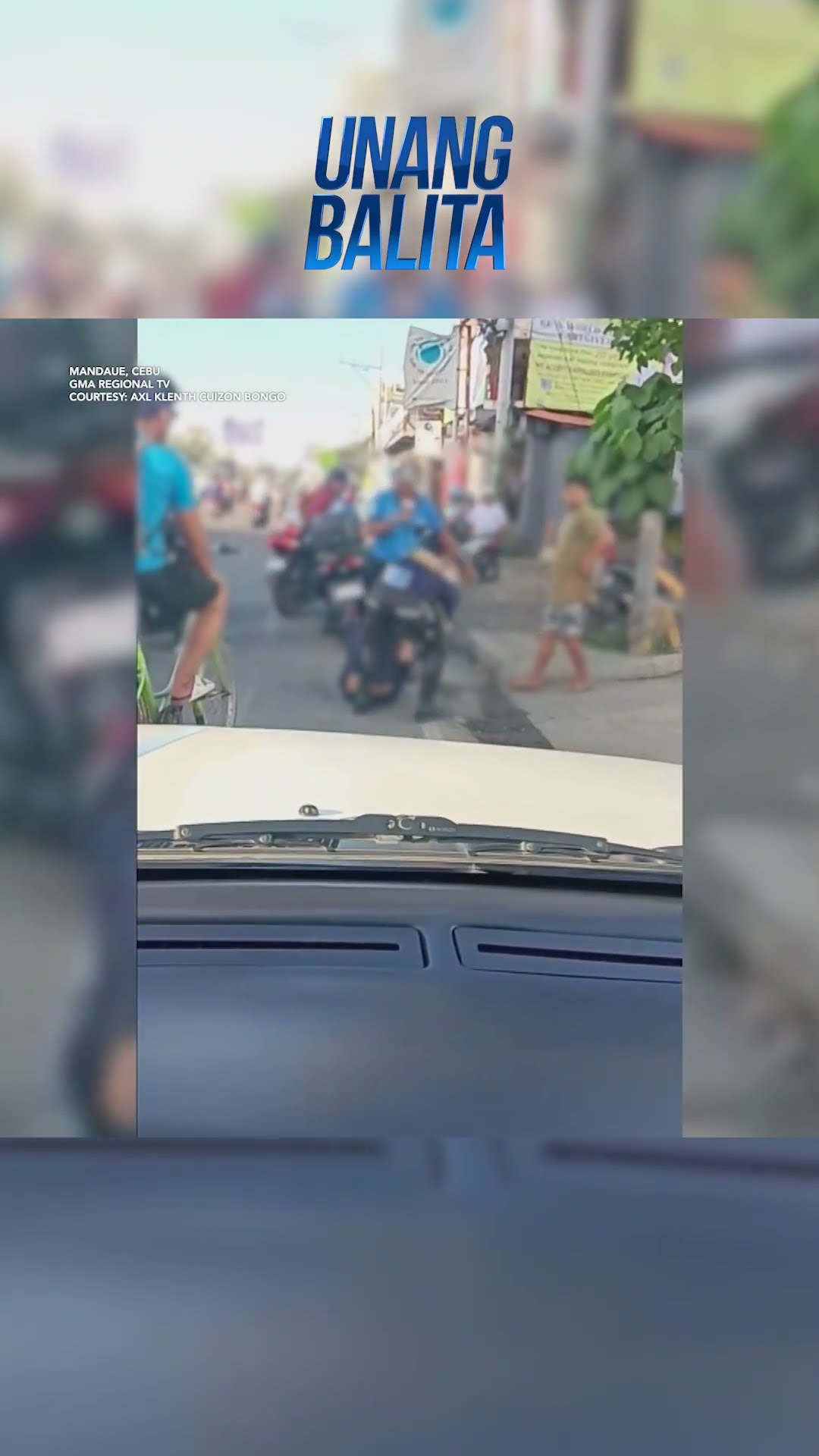 Traffic enforcer, nanuntok ng lalaki na nanuntok din umano ng isang babae... #shorts | Unang Balita