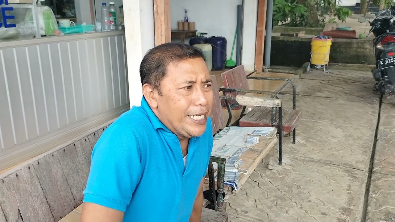 HIDUP DI DESA. ALAT BERAT TRAKTOR COMBINASI.PERBAIKAN JALAN LINTAS