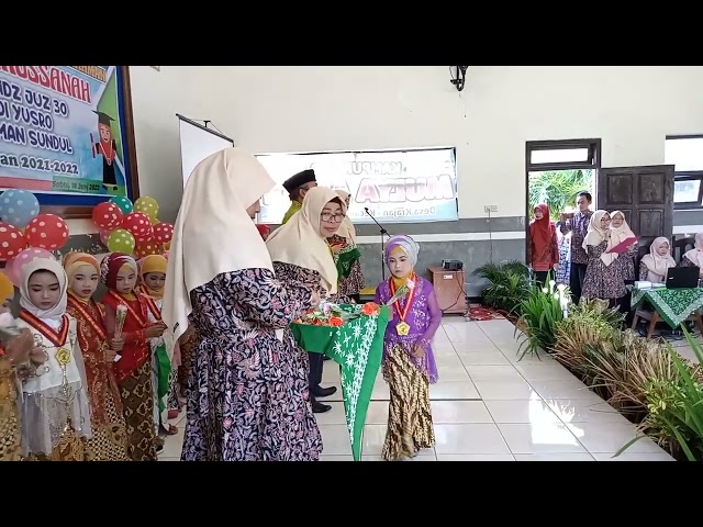 PROSESI WISUDA RA LAZUARDI YUSRO BAITURRAHMAN SUNDUL class=