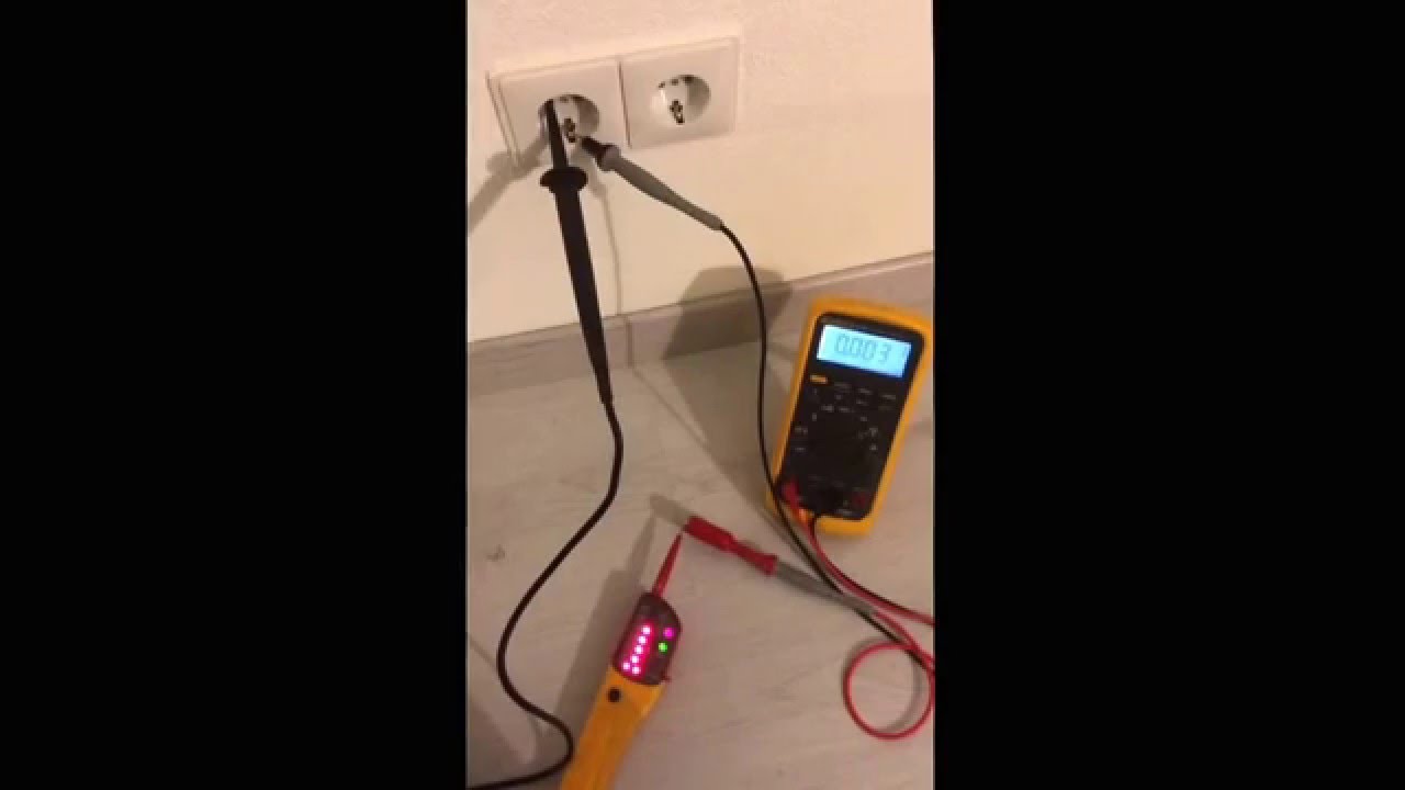 Aardpen meten met multimeter Constructie buiten Aardpen meten met multimeter Constructie buiten