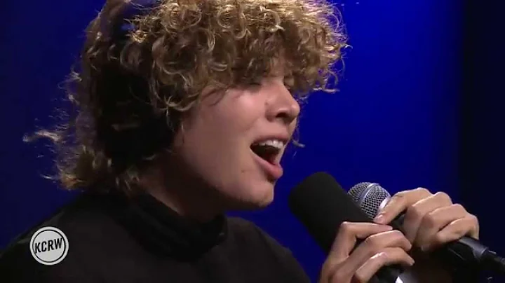 Amason performing "Algen" Live on KCRW