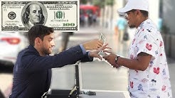 GIVING AWAY FREE MONEY! (Social Experiment)