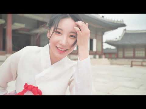 Hanbok Walking at Gyeongbokgung Palace