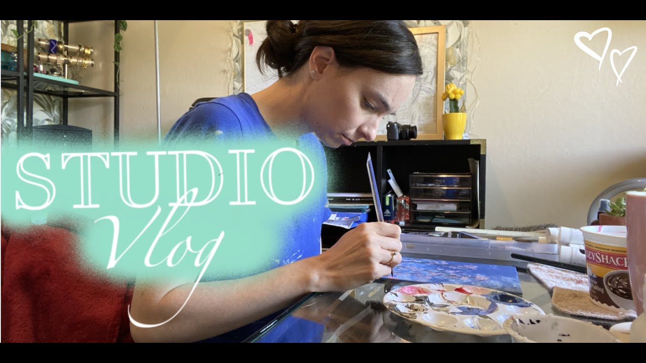 STUDIO VLOG ︎ Painting for the first time in months!! - YouTube