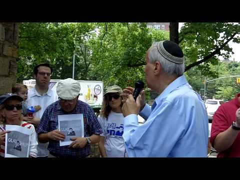 Rabbi Avi Weiss speaking at Gilad Shalit March (Video 3 of 5) - June 27, 2010 (Challenge and Brcha)