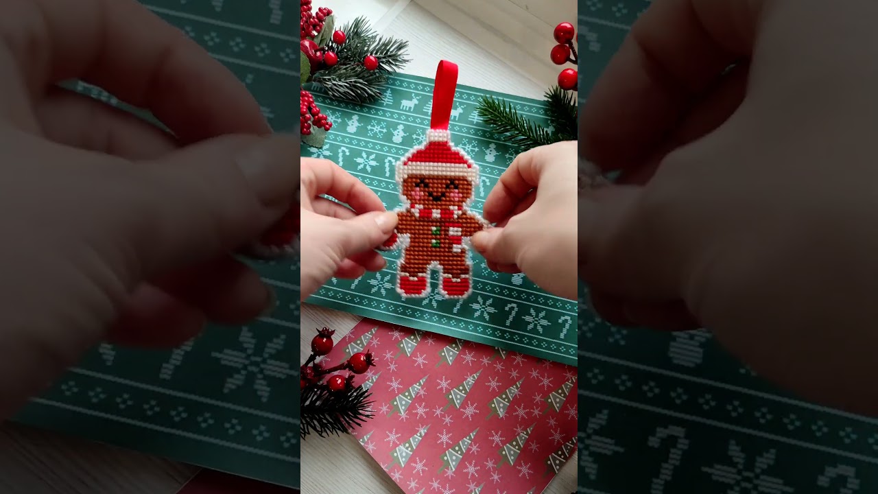 Christmas decor idea: gingerbread man cross stitch pattern for plastic canvas