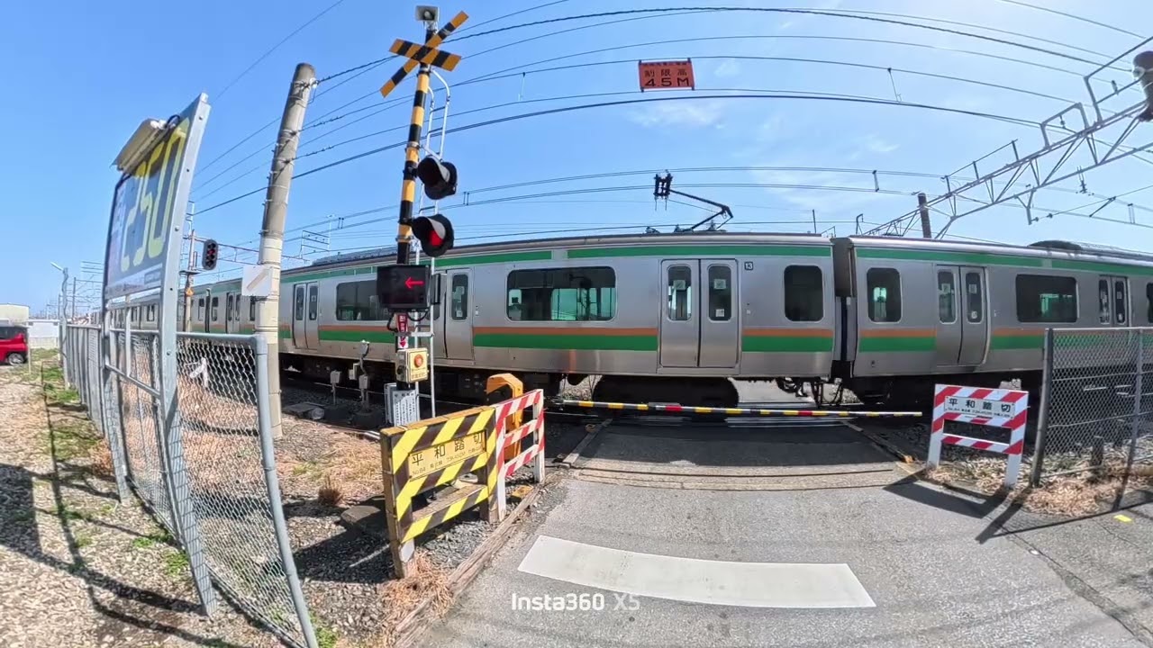 東北本線間々田駅の近くの踏切