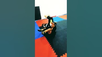 How to defend single leg takedown to counter inverted triangle 😍 #mma #Grappling #jiujitsu