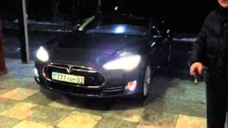 "Summon". Автономная парковка Tesla Model S без водителя в салоне