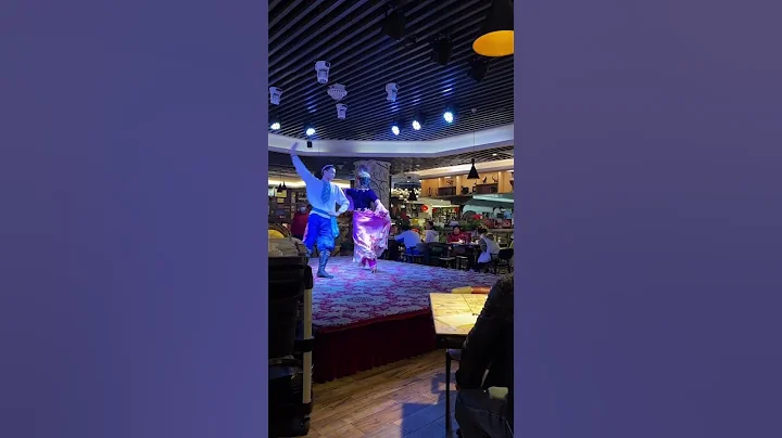 This is the national dance of Xinjiang, very beautiful, elegant and enthusiastic - DayDayNews