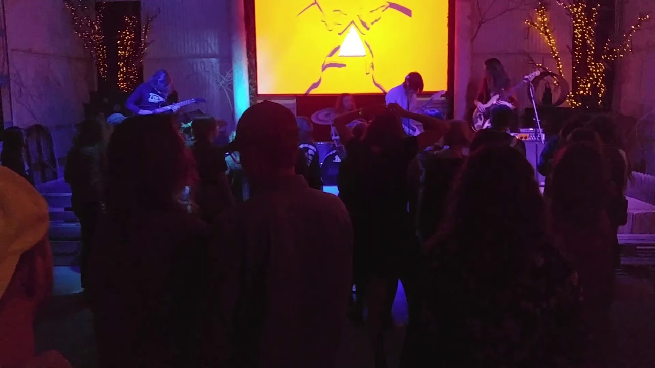 Triangle INTROVERTS LIVE SHOW 4/6/19