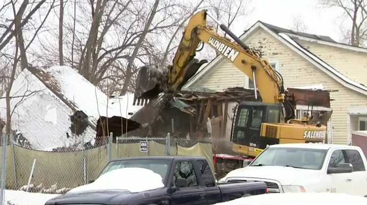 Detroit tackles blight: Residents celebrate as vacant home is demolished