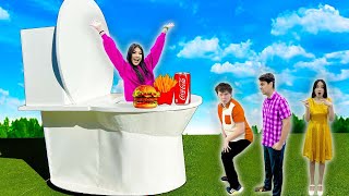 I BUILT MY OWN GIANT TOILET RESTAURANT AT HOME | ZOEY OPENS RESTAURANT IN HER HOUSE BY SWEEDEE