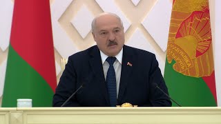 Лукашенко: И вы это почувствовали: это тут рядом с вами! Так это просто запашок понюхали! // Гомель