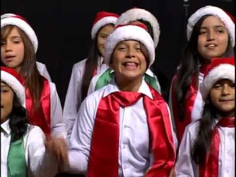 tarjeta de Navidad coro chicos cantando Saludos temporada