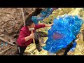 Hunting for crystal gems, unexpectedly harvesting a huge blue gold crystal block