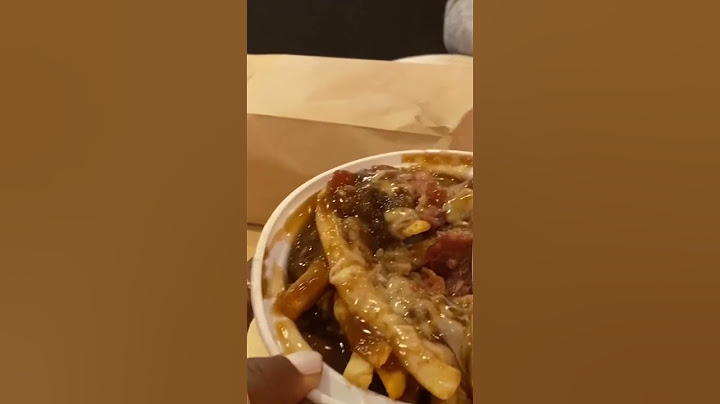 ON JUGE LE PLAT NATIONAL DU CANADA 🇨🇦 : LA POUTINE ! #canadianfood #poutine #foodreviewshow