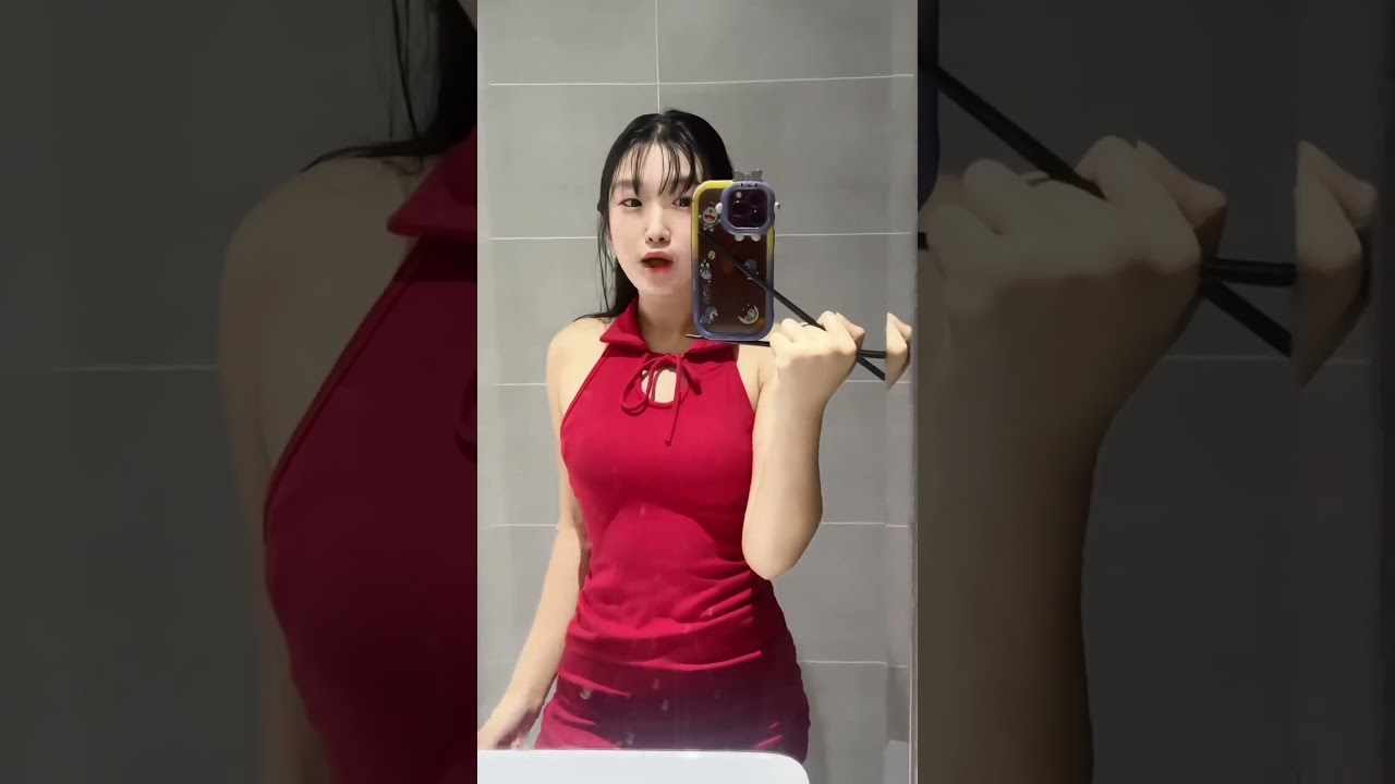 Chopstick trend 🥢📱 