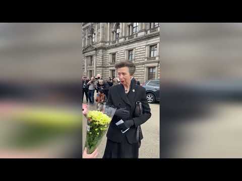 Touching video shows Princess Anne receiving bouquet of flowers from little girl in Glasgow