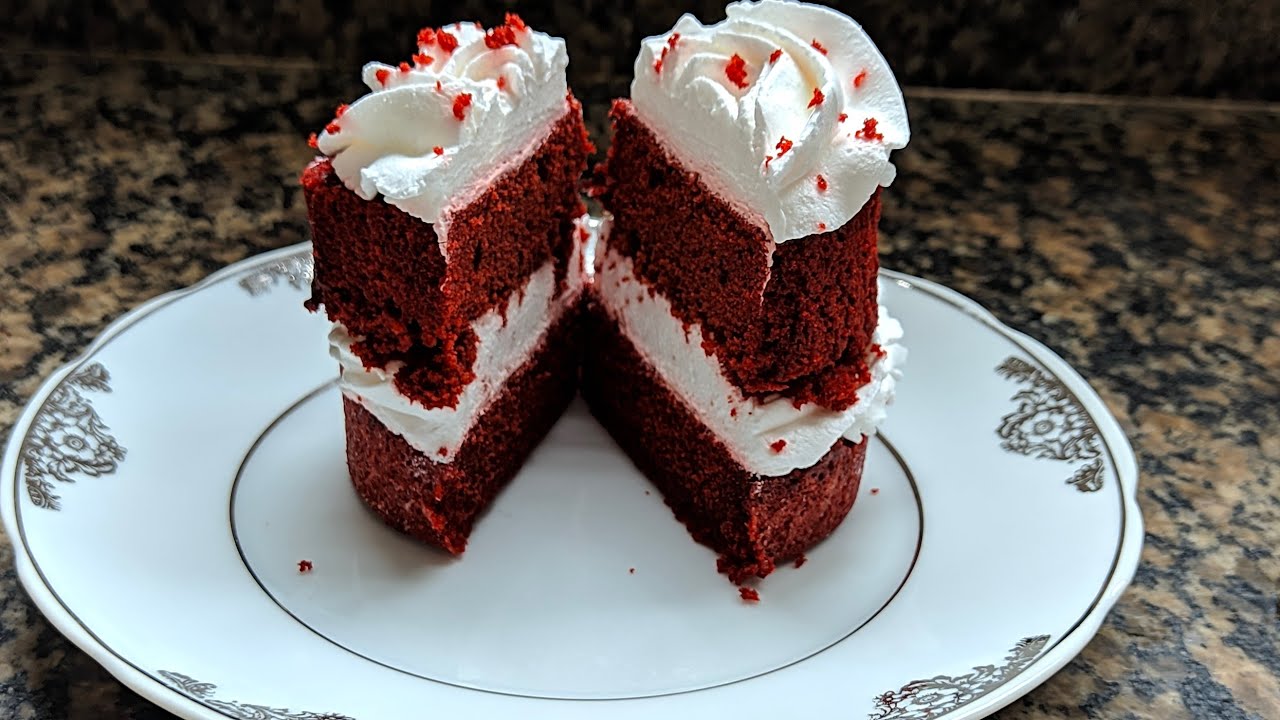 Sim, é possível fazer bolo 'red velvet' na caneca. Siga esta receita