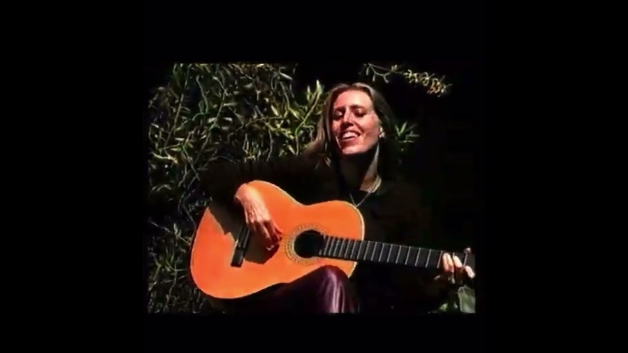 MANDOLINA Clip officiel (Sonja Altherr & Maray Sangwa