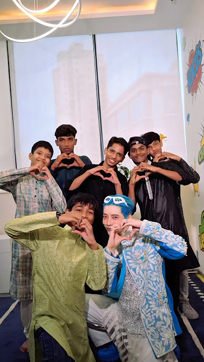 Happy Friday!! Let’s dance together 🕺 With Hansome Goregaon boys 🎶🥳 | #aoora #goregaon