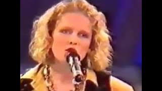 Mike Oldfield & Anita Hegerland: Moonlight Shadow