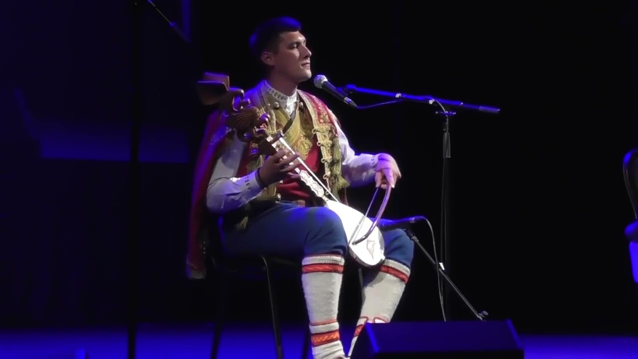 гуслар Максим Војводић