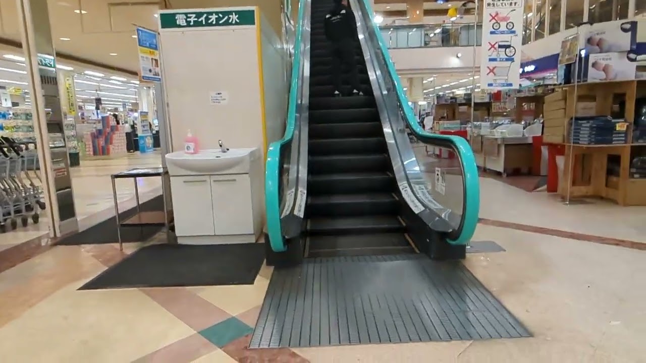 アル・プラザ京田辺店　エスカレーター