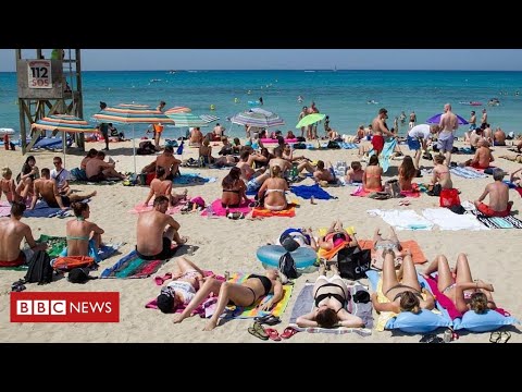 Spain welcomes back British tourists despite Foreign Office warnings – BBC News