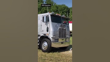 Roger Junge’s 1977 White Freightliner Cabover