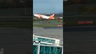 EasyJet A320 takeoff from PRG