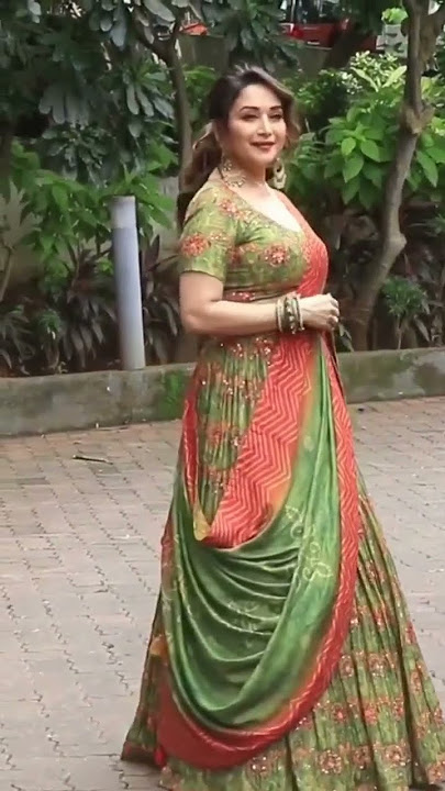 Madhuri dixit songs #shorts #madhuridixitperformance #madhuridixitsongs #madhuridixitdance
