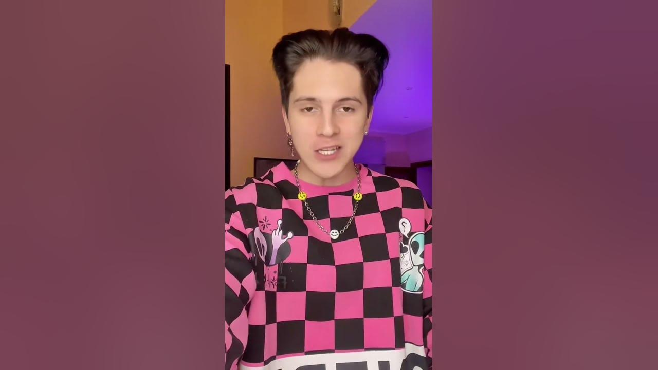 Паша Морис в костюме