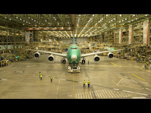Painting the last Boeing 747 for delivery to Atlas Air (Apex Logistics)
