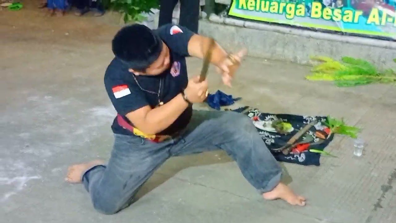Atraksi Debus Extrim Al Hikmah Pesing Koneng...🙏🙏🙏