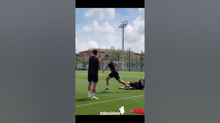 Flying balls! #shorts #daniolmo #pedri #gavi #ball #barcelona #laliga #training #teamwork #vamos