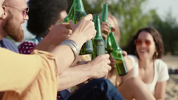 ¿A qué edad no se debe beber alcohol?