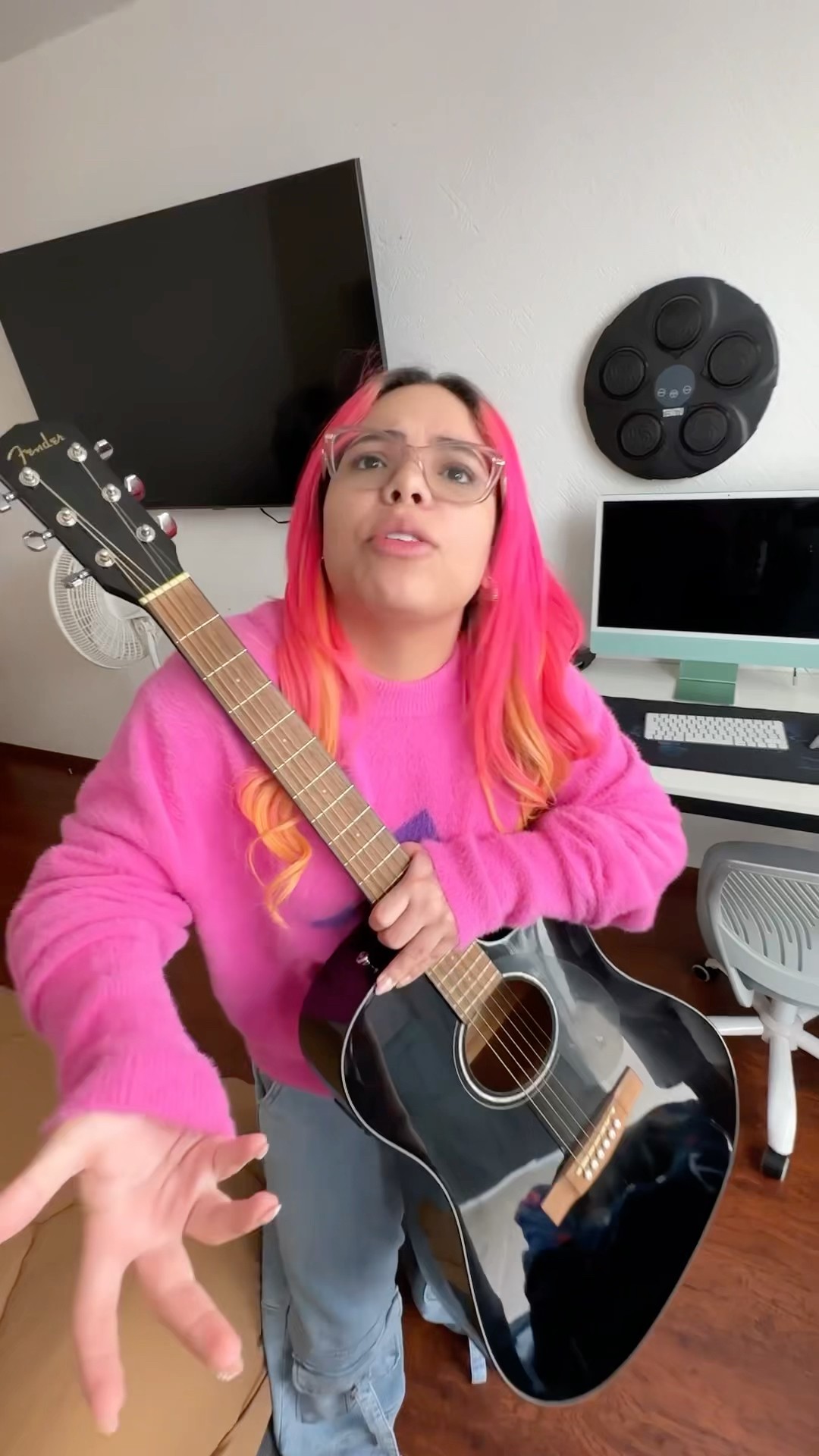 LA GUITARRA MÁS PEQUEÑA DEL MUNDO
