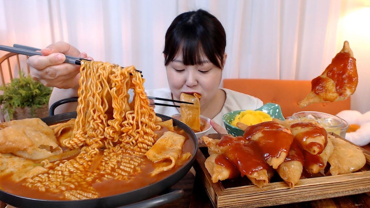 매콤 달달한 국물라볶이 어묵 가득 짱구네 야끼만두 양념만두 먹방 Noodles-Bokki Crispy dumplings Koreanfood Mukbang