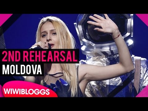 Second rehearsal: Lidia Isac "Falling Stars" (Moldova) Eurovision 2016 | wiwibloggs