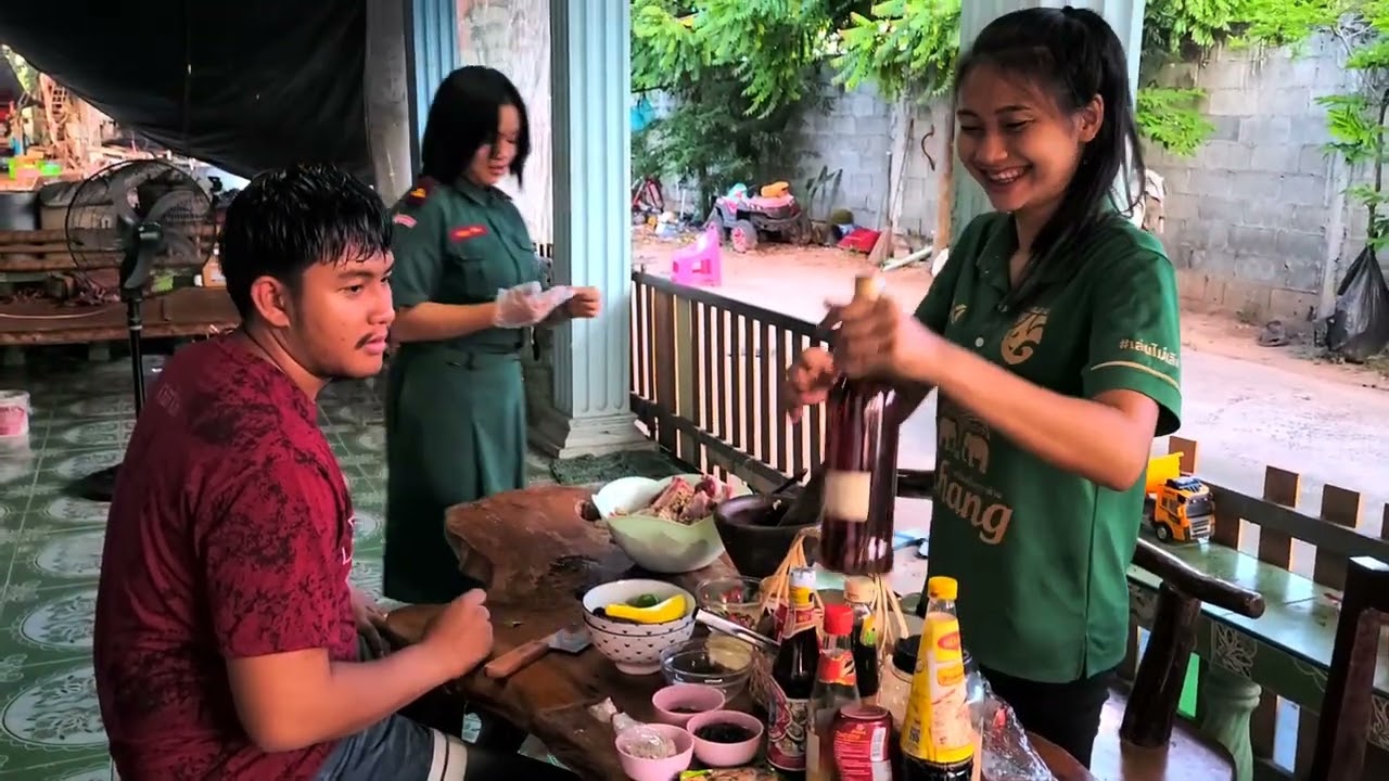 วันนี้​ เมนู​กระดูกหมูย่าง​..... By3เชฟ🤤