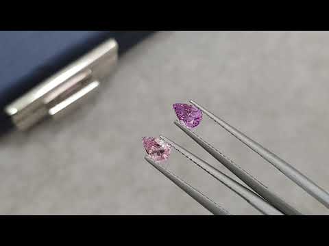 Contrasting pair of untreated pear cut sapphires 1.15 ct Video  № 1