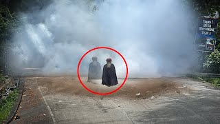 Download Lagu PERTANDA BURUK !!! SOSOK MISTERIUS KEMBALI MUNCUL DI SITINJAU LAUIK, Ledakan Keras Mirip Bom Terjadi MP3 Download Lagu PERTANDA BURUK !!! SOSOK MISTERIUS KEMBALI MUNCUL DI SITINJAU LAUIK, Ledakan Keras Mirip Bom Terjadi MP3