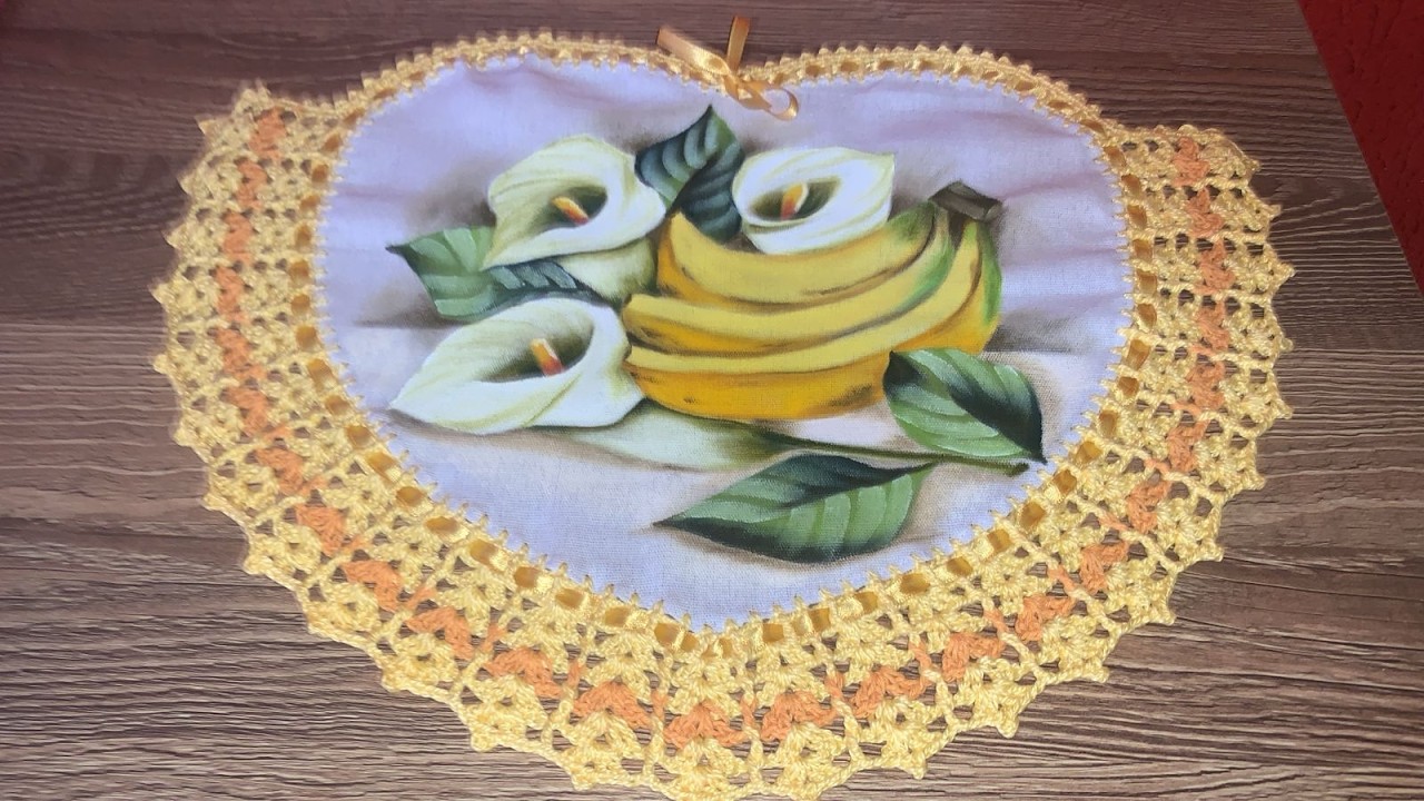 Barrado de crochê no coração tecido