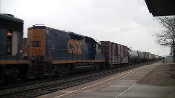 CSX Mixed Freight with GP40-2 Leading Huntington, WV [HD]