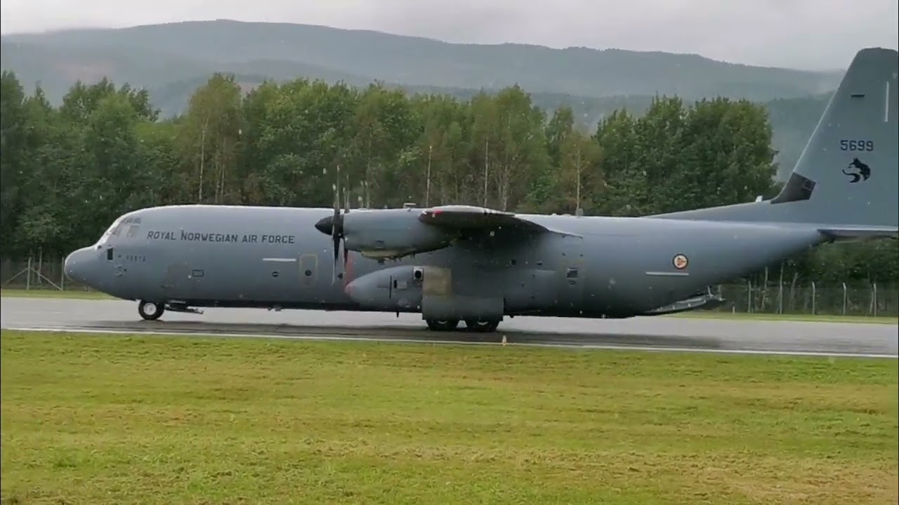 Hercules C 130 Telemark Airshow 2022 parallel parking YouTube